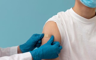 PrismaTibro erbjöd fri vaccination. Vi fick hjälp av Skaraborgshälsan som genomförde på plats hos oss.